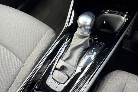 DW19BZC Toyota C-Hr 1.2 VVT-i Design CVT AWD Euro 6 (s/s) 5dr Thumbnail #22