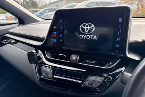 DW19BZC Toyota C-Hr 1.2 VVT-i Design CVT AWD Euro 6 (s/s) 5dr Thumbnail #29
