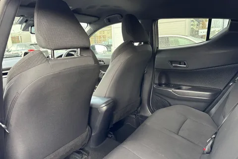 DW19BZC Toyota C-Hr 1.2 VVT-i Design CVT AWD Euro 6 (s/s) 5dr Thumbnail #35