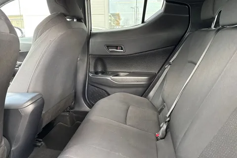 DW19BZC Toyota C-Hr 1.2 VVT-i Design CVT AWD Euro 6 (s/s) 5dr Thumbnail #36