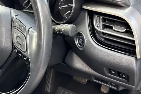 DW19BZC Toyota C-Hr 1.2 VVT-i Design CVT AWD Euro 6 (s/s) 5dr Thumbnail #42