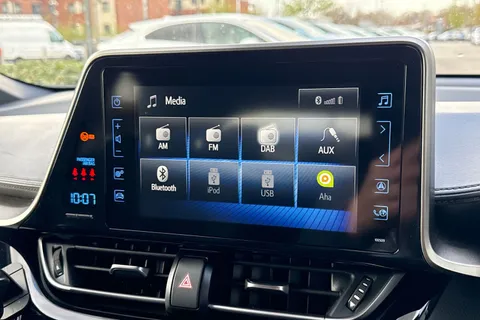 DW19BZC Toyota C-Hr 1.2 VVT-i Design CVT AWD Euro 6 (s/s) 5dr Thumbnail #45