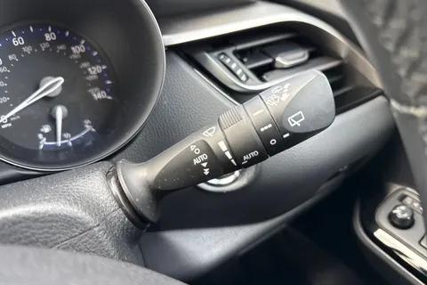 DW19BZC Toyota C-Hr 1.2 VVT-i Design CVT AWD Euro 6 (s/s) 5dr Thumbnail #56