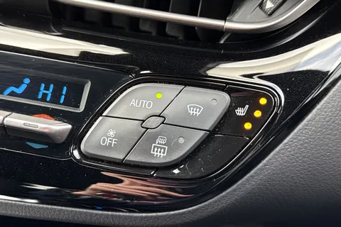 DW19BZC Toyota C-Hr 1.2 VVT-i Design CVT AWD Euro 6 (s/s) 5dr Thumbnail #59