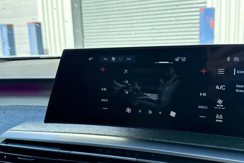 KK25JYO PEUGEOT 3008 1.2 HYBRID GT e-DSC6 Euro 6 (s/s) 5dr Thumbnail #22