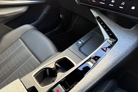 KK25JYO PEUGEOT 3008 1.2 HYBRID GT e-DSC6 Euro 6 (s/s) 5dr Thumbnail #23