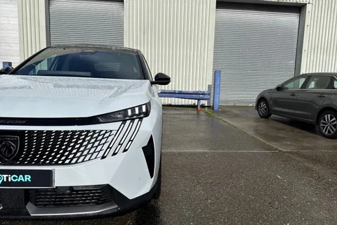 KK25JYO PEUGEOT 3008 1.2 HYBRID GT e-DSC6 Euro 6 (s/s) 5dr Thumbnail #26