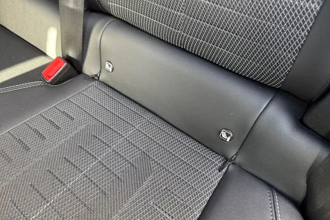 KK25JYO PEUGEOT 3008 1.2 HYBRID GT e-DSC6 Euro 6 (s/s) 5dr Thumbnail #32