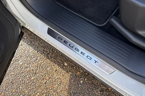 KK25JYO PEUGEOT 3008 1.2 HYBRID GT e-DSC6 Euro 6 (s/s) 5dr Thumbnail #33