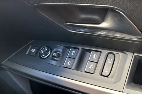 KK25JYO PEUGEOT 3008 1.2 HYBRID GT e-DSC6 Euro 6 (s/s) 5dr Thumbnail #39