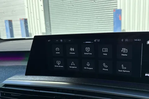 KK25JYO PEUGEOT 3008 1.2 HYBRID GT e-DSC6 Euro 6 (s/s) 5dr Thumbnail #47