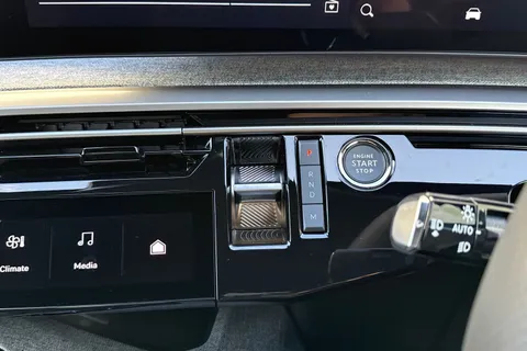 KK25JYO PEUGEOT 3008 1.2 HYBRID GT e-DSC6 Euro 6 (s/s) 5dr Thumbnail #51