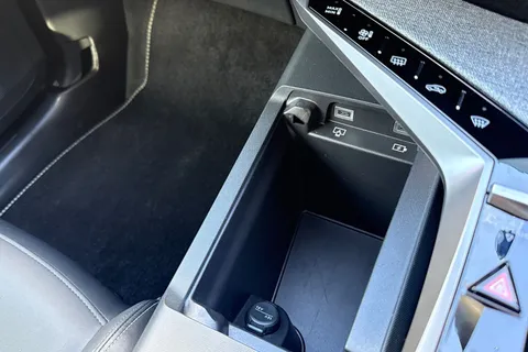 KK25JYO PEUGEOT 3008 1.2 HYBRID GT e-DSC6 Euro 6 (s/s) 5dr Thumbnail #52