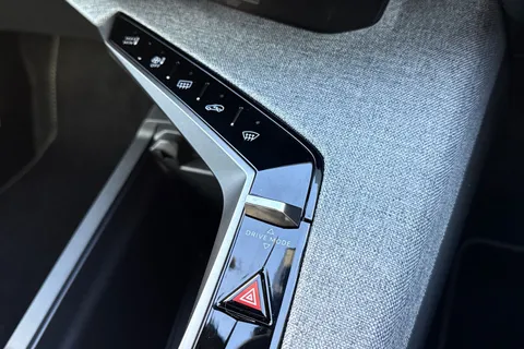 KK25JYO PEUGEOT 3008 1.2 HYBRID GT e-DSC6 Euro 6 (s/s) 5dr Thumbnail #53