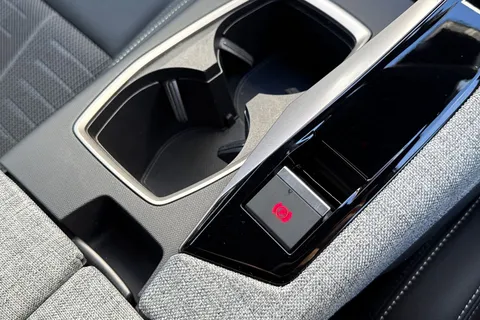 KK25JYO PEUGEOT 3008 1.2 HYBRID GT e-DSC6 Euro 6 (s/s) 5dr Thumbnail #54