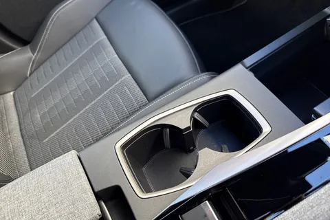 KK25JYO PEUGEOT 3008 1.2 HYBRID GT e-DSC6 Euro 6 (s/s) 5dr Thumbnail #55