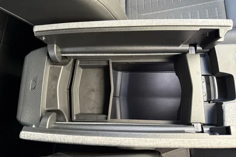 KK25JYO PEUGEOT 3008 1.2 HYBRID GT e-DSC6 Euro 6 (s/s) 5dr Thumbnail #57