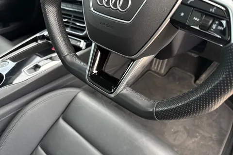 44 of 58 for Audi e-tron GT quattro 350,00 kW