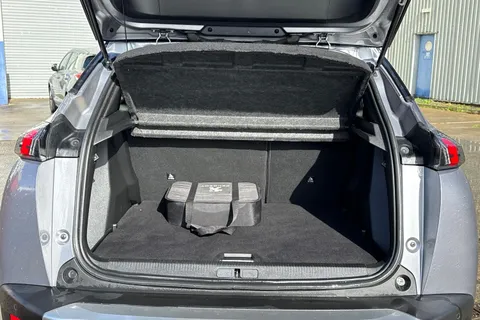 PF71JJU PEUGEOT e-2008 50kWh GT Premium Auto 5dr Thumbnail #8