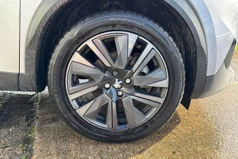 PF71JJU PEUGEOT e-2008 50kWh GT Premium Auto 5dr Thumbnail #11