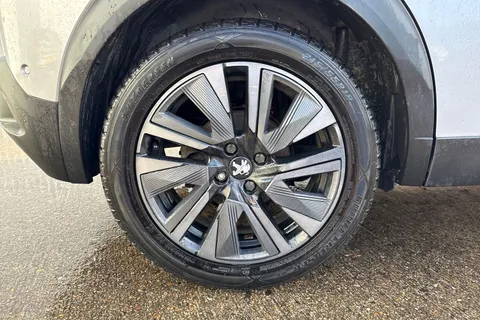 PF71JJU PEUGEOT e-2008 50kWh GT Premium Auto 5dr Thumbnail #12