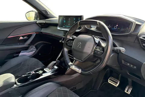 PF71JJU PEUGEOT e-2008 50kWh GT Premium Auto 5dr Thumbnail #15