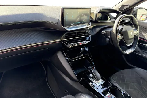 PF71JJU PEUGEOT e-2008 50kWh GT Premium Auto 5dr Thumbnail #16