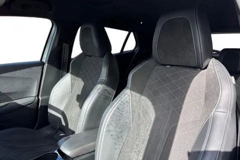 PF71JJU PEUGEOT e-2008 50kWh GT Premium Auto 5dr Thumbnail #17