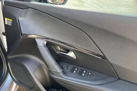 PF71JJU PEUGEOT e-2008 50kWh GT Premium Auto 5dr Thumbnail #22