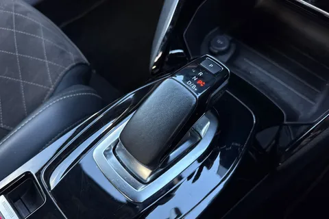 PF71JJU PEUGEOT e-2008 50kWh GT Premium Auto 5dr Thumbnail #24