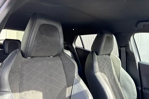 PF71JJU PEUGEOT e-2008 50kWh GT Premium Auto 5dr Thumbnail #25