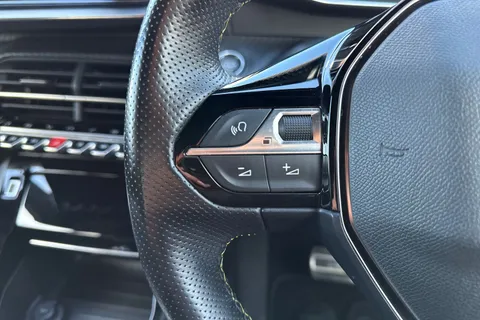 PF71JJU PEUGEOT e-2008 50kWh GT Premium Auto 5dr Thumbnail #40