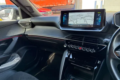 PF71JJU PEUGEOT e-2008 50kWh GT Premium Auto 5dr Thumbnail #45