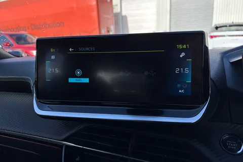 PF71JJU PEUGEOT e-2008 50kWh GT Premium Auto 5dr Thumbnail #48