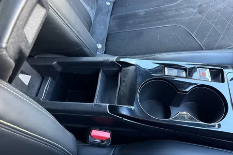 PF71JJU PEUGEOT e-2008 50kWh GT Premium Auto 5dr Thumbnail #62