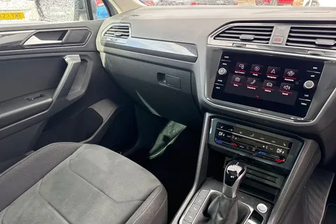 VN70NLE Volkswagen Tiguan 1.5 TSI Elegance DSG Euro 6 (s/s) 5dr Thumbnail #21