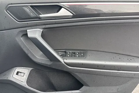 VN70NLE Volkswagen Tiguan 1.5 TSI Elegance DSG Euro 6 (s/s) 5dr Thumbnail #22