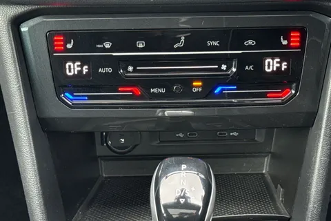 VN70NLE Volkswagen Tiguan 1.5 TSI Elegance DSG Euro 6 (s/s) 5dr Thumbnail #23