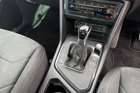 VN70NLE Volkswagen Tiguan 1.5 TSI Elegance DSG Euro 6 (s/s) 5dr Thumbnail #24