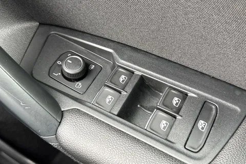 VN70NLE Volkswagen Tiguan 1.5 TSI Elegance DSG Euro 6 (s/s) 5dr Thumbnail #45