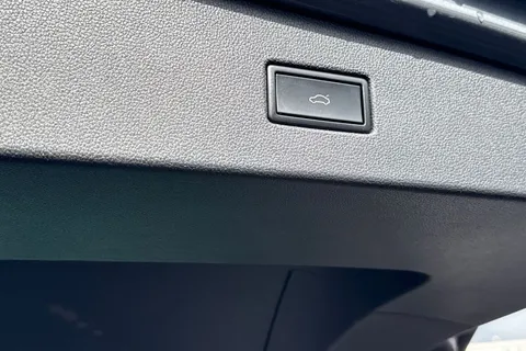 VN70NLE Volkswagen Tiguan 1.5 TSI Elegance DSG Euro 6 (s/s) 5dr Thumbnail #50