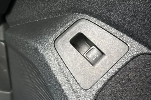 VN70NLE Volkswagen Tiguan 1.5 TSI Elegance DSG Euro 6 (s/s) 5dr Thumbnail #51