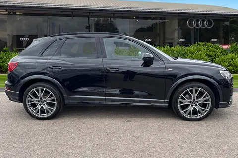 DF73VDV Audi Q3 Black Edition 35 TFSI 150 PS S tronic Thumbnail #4