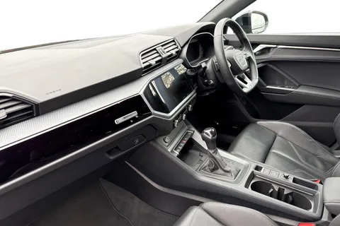 DF73VDV Audi Q3 Black Edition 35 TFSI 150 PS S tronic Thumbnail #16