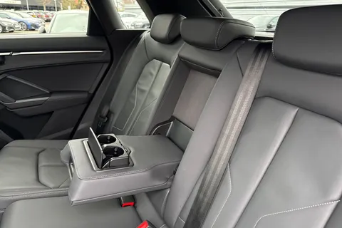 DF73VDV Audi Q3 Black Edition 35 TFSI 150 PS S tronic Thumbnail #20