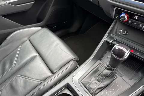 DF73VDV Audi Q3 Black Edition 35 TFSI 150 PS S tronic Thumbnail #21