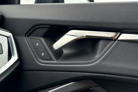 DF73VDV Audi Q3 Black Edition 35 TFSI 150 PS S tronic Thumbnail #22