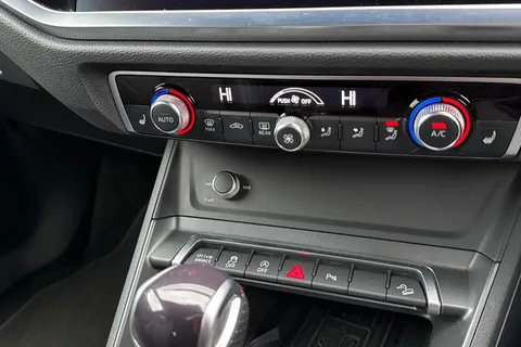 DF73VDV Audi Q3 Black Edition 35 TFSI 150 PS S tronic Thumbnail #23