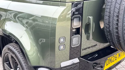 DN26MYU Land Rover Defender 110 3.0 D250 MHEV X-Dynamic HSE Hard Top SUV 5dr Diesel Auto 4WD MWB Euro 6 (s/s) (249 ps) Thumbnail #9