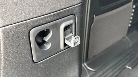 DN26MYU Land Rover Defender 110 3.0 D250 MHEV X-Dynamic HSE Hard Top SUV 5dr Diesel Auto 4WD MWB Euro 6 (s/s) (249 ps) Thumbnail #11